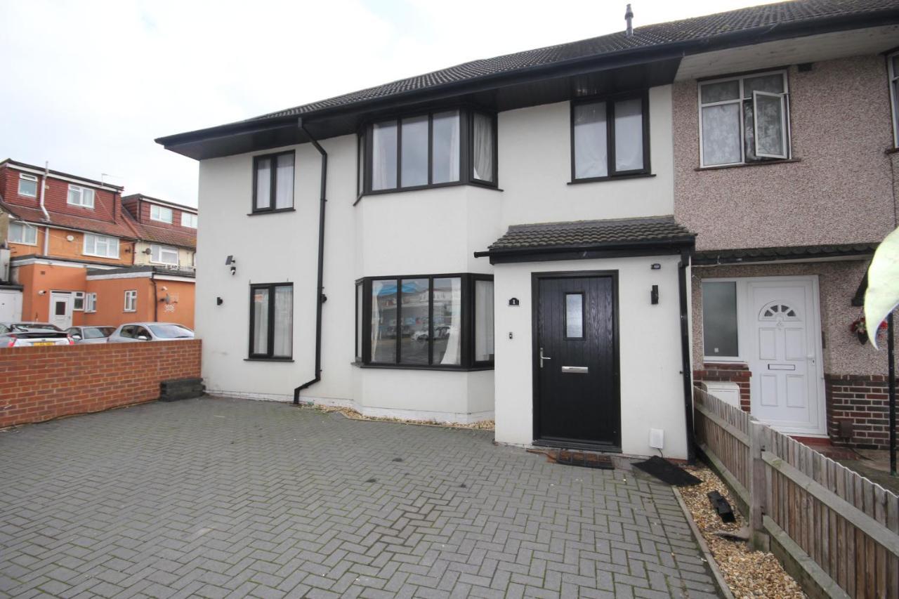 Lee'S House Uxbridge Exterior foto